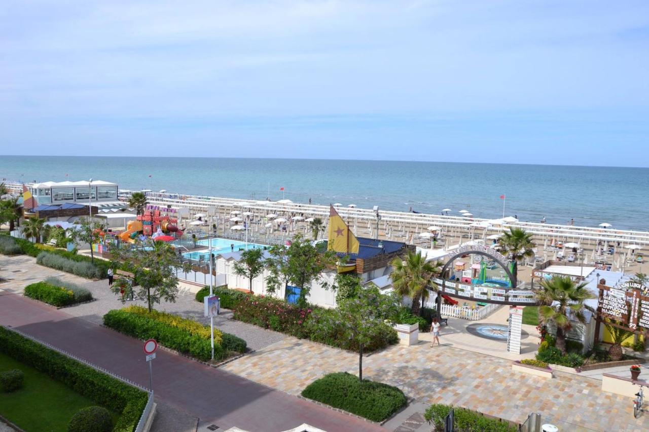 Hotel Rex - Fronte Mare Riccione Exterior photo