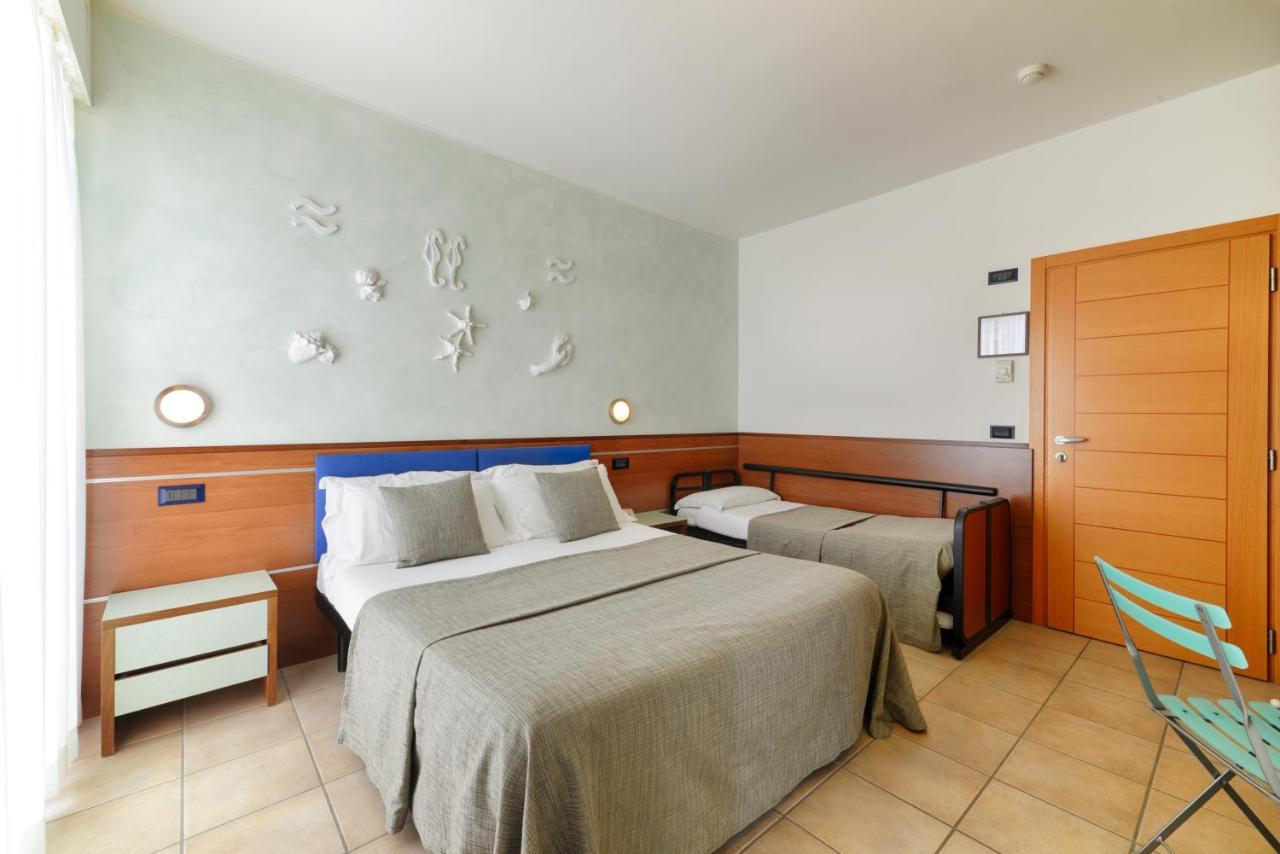 Hotel Rex - Fronte Mare Riccione Exterior photo