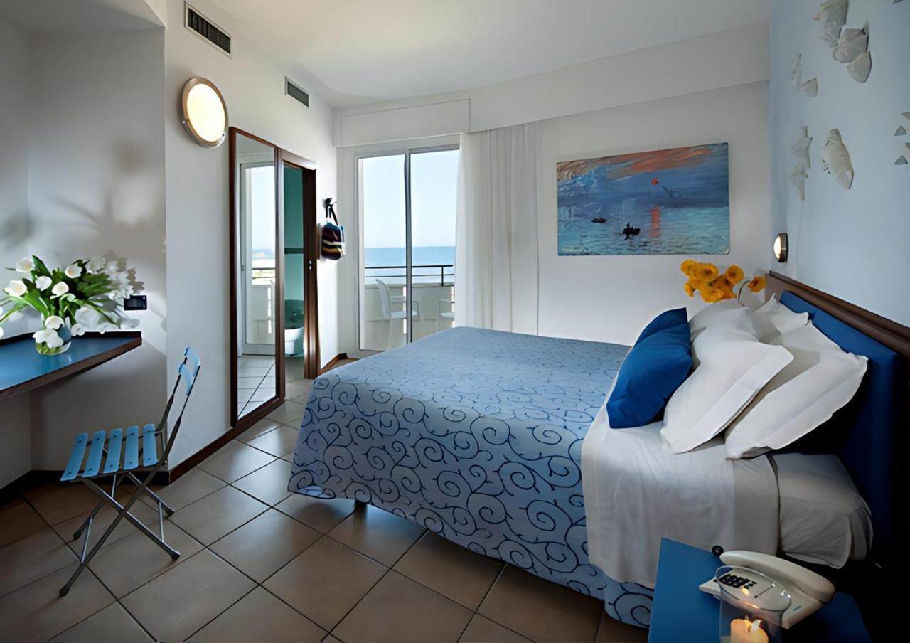 Hotel Rex - Fronte Mare Riccione Exterior photo