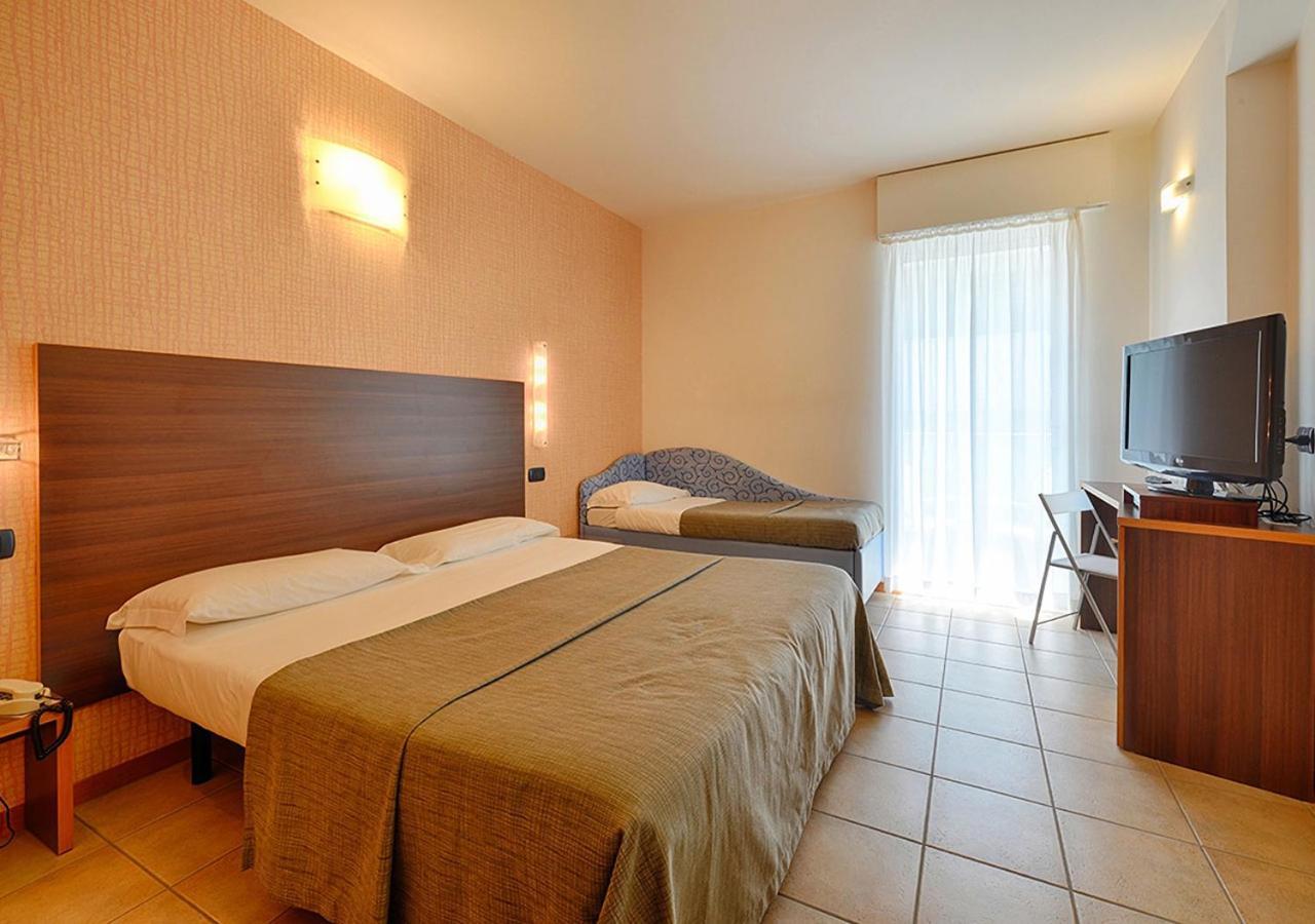 Hotel Rex - Fronte Mare Riccione Exterior photo